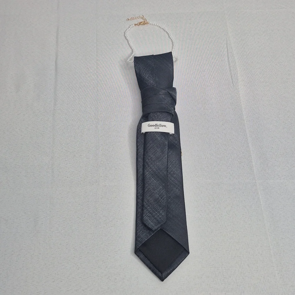 Handcrafted Luxury Fashion Necktie Necklace 📿 (BLACK/WHITE AFFAIR)